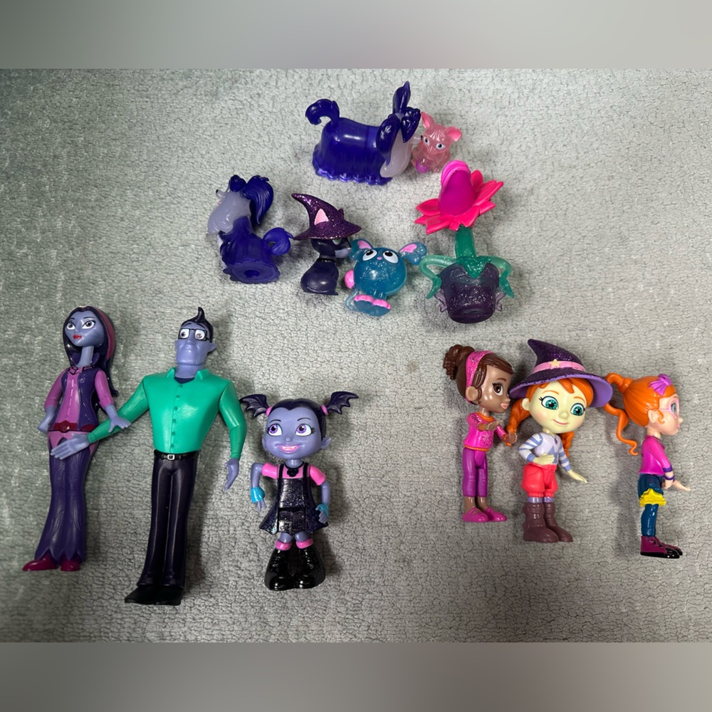 Vampirina Kids Toy Figurine Set